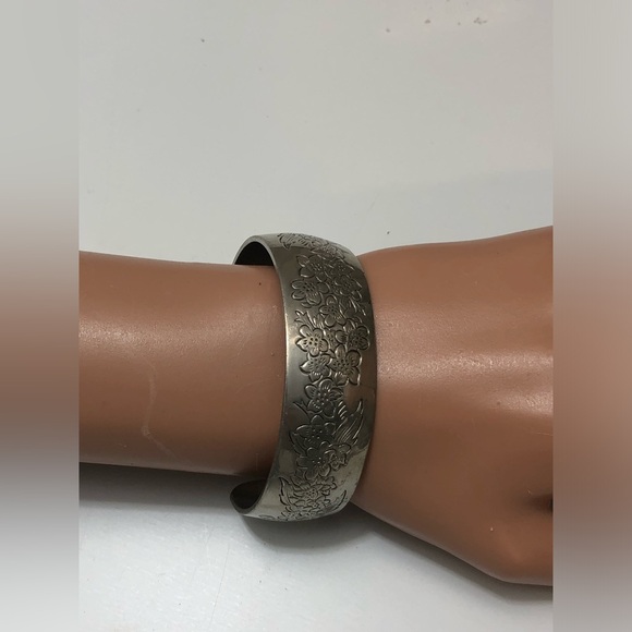Vintage Kirk pewter cuff bracelet - Picture 2 of 9